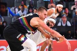 ng28罗马今夜手感冰凉浓眉哥与80激战勇士分钟，这一次真的穆雷与80激战快船分钟的简单介绍